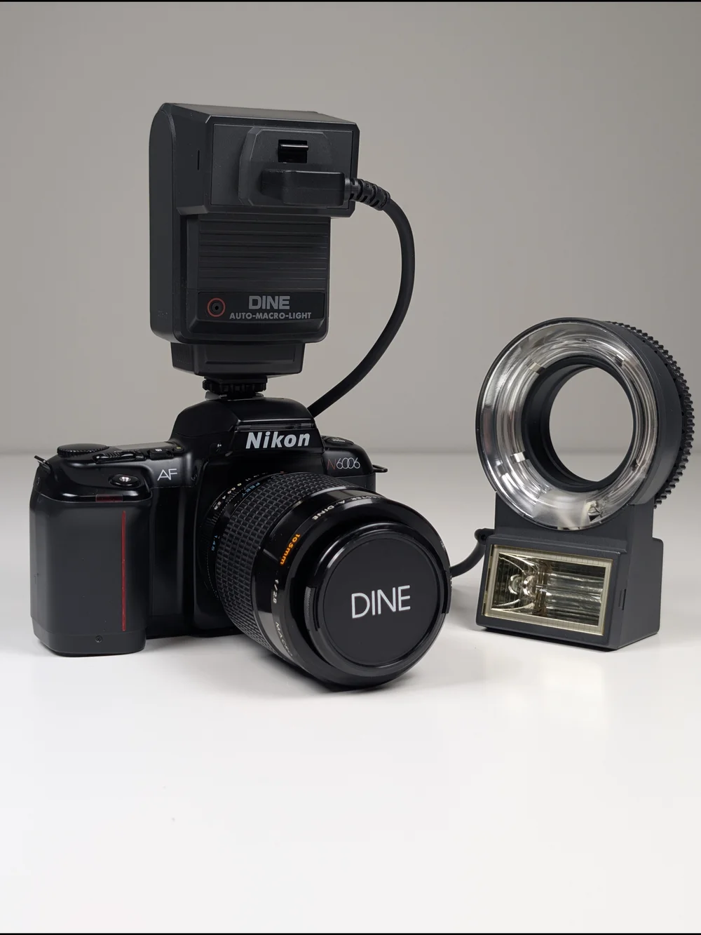 Lester A Dine 105mm f/2.8 Macro Lens Ring Light Flash Set Nikon N6006 Case